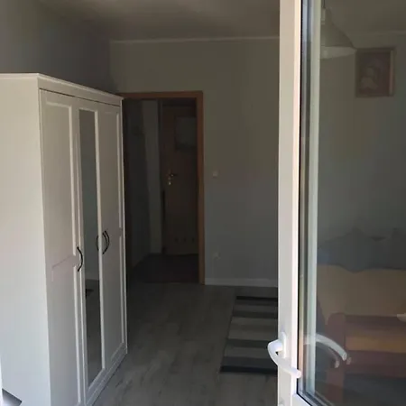 Monika 야스타르니아