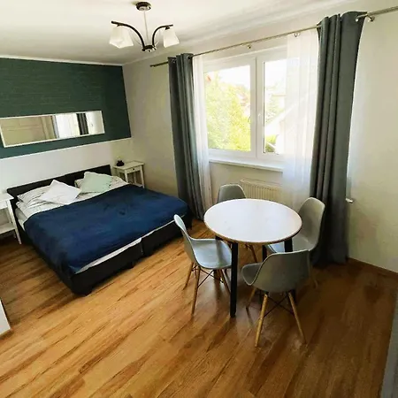 Monika 야스타르니아